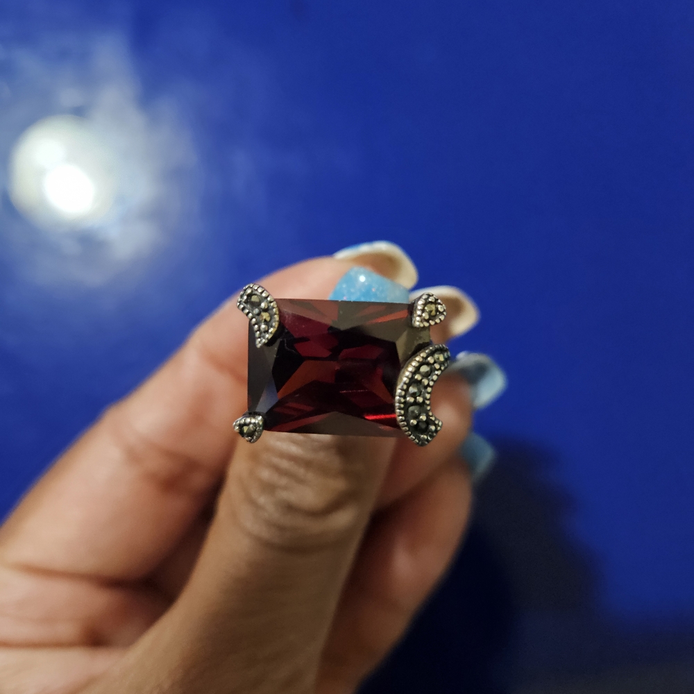 Elegant Red Gemstone Ring